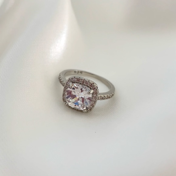 Aphrodite Ring